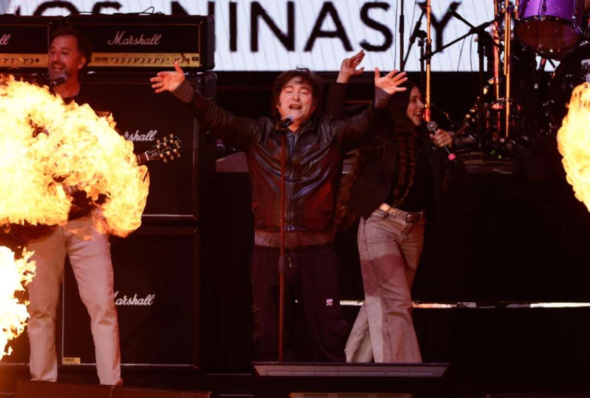Milei protagoniza un concierto de rock en medio de una tormenta política en Argentina