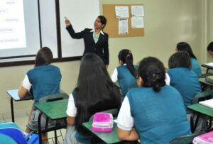 Ministerio de Educación activa clases no presenciales en cinco distritos por prevención