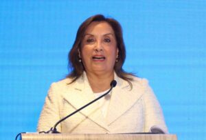 Boluarte acepta su destitución y Perú ya tiene nuevo presidente