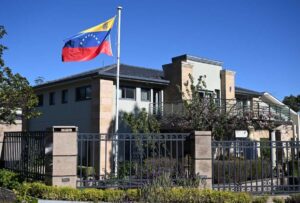 Maduro cierra embajadas en Oslo y Australia
