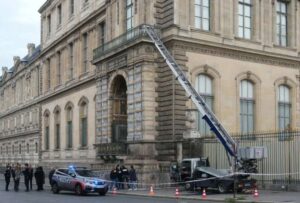 Robo “quirúrgico” en el Louvre: ladrones sustraen joyas de valor incalculable en pocos minutos