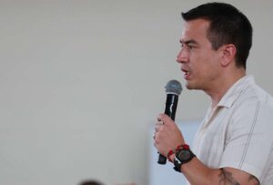 Noboa invita al sector privado a pagar el décimo en noviembre