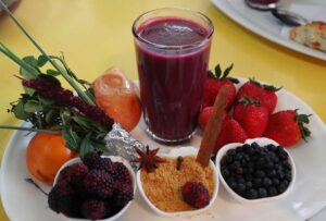 Conoce las propiedades antioxidantes, antimicrobianas y digestivas de la colada morada
