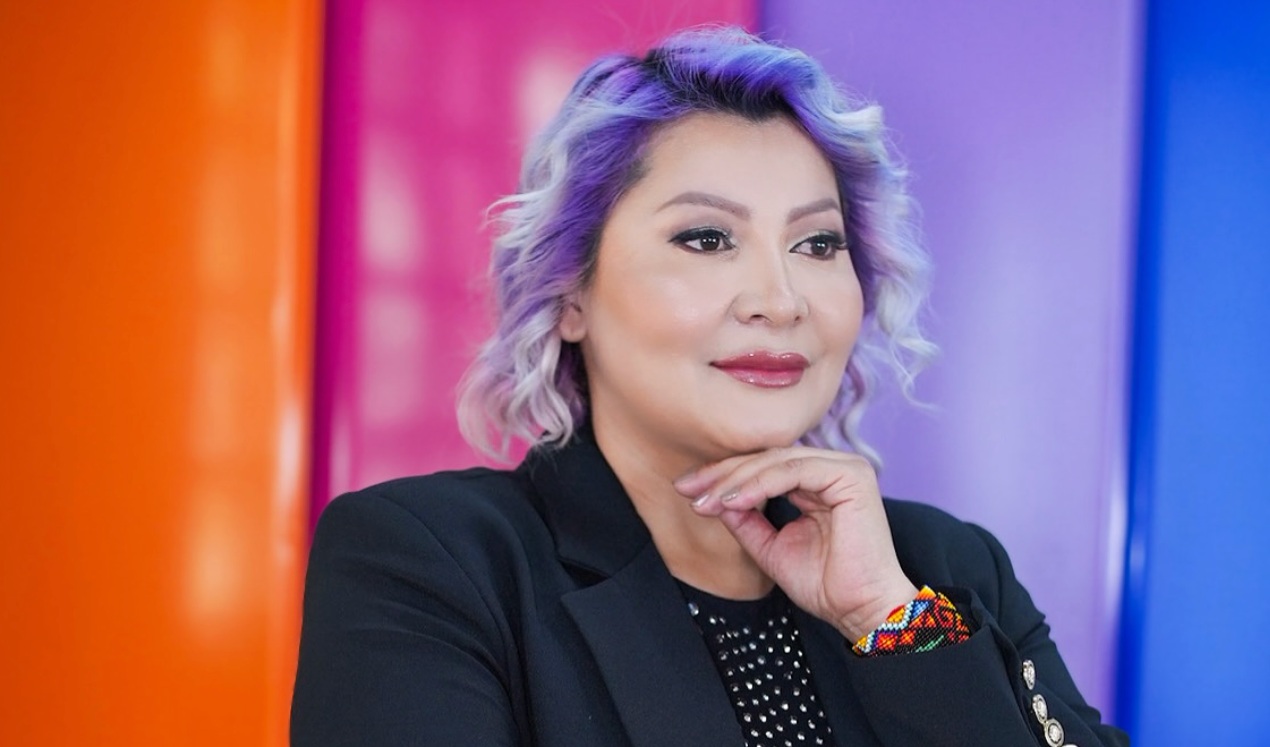 Nian, la reina del color, transforma el mundo del estilismo capilar en Colombia 