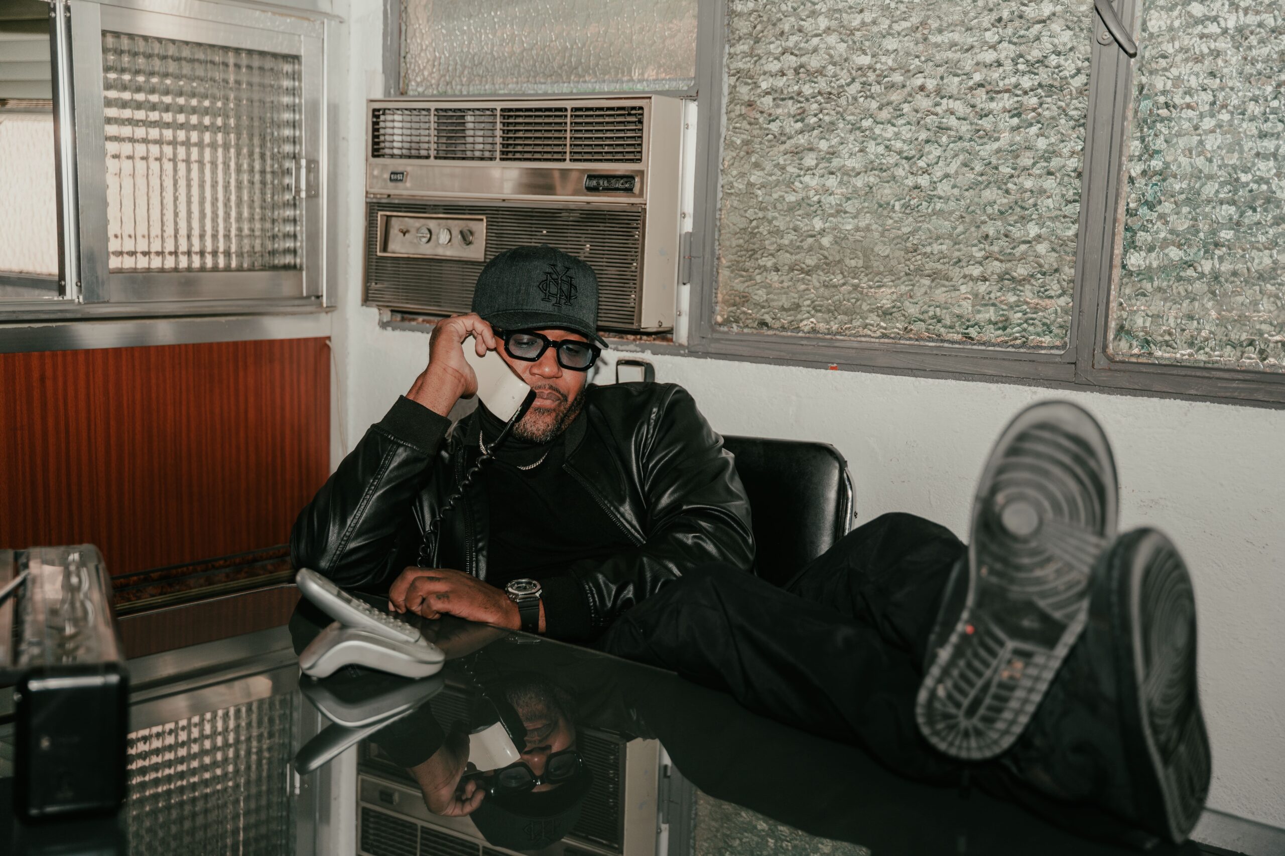 Karetta El Gucci presenta “Por Teléfono No” el nuevo hit junto a Caluu C.