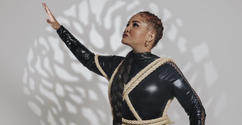 Amneliz arrasa en los Glamour Music Awards y enciende su nueva era con “Too Much Woman en el Barrio”