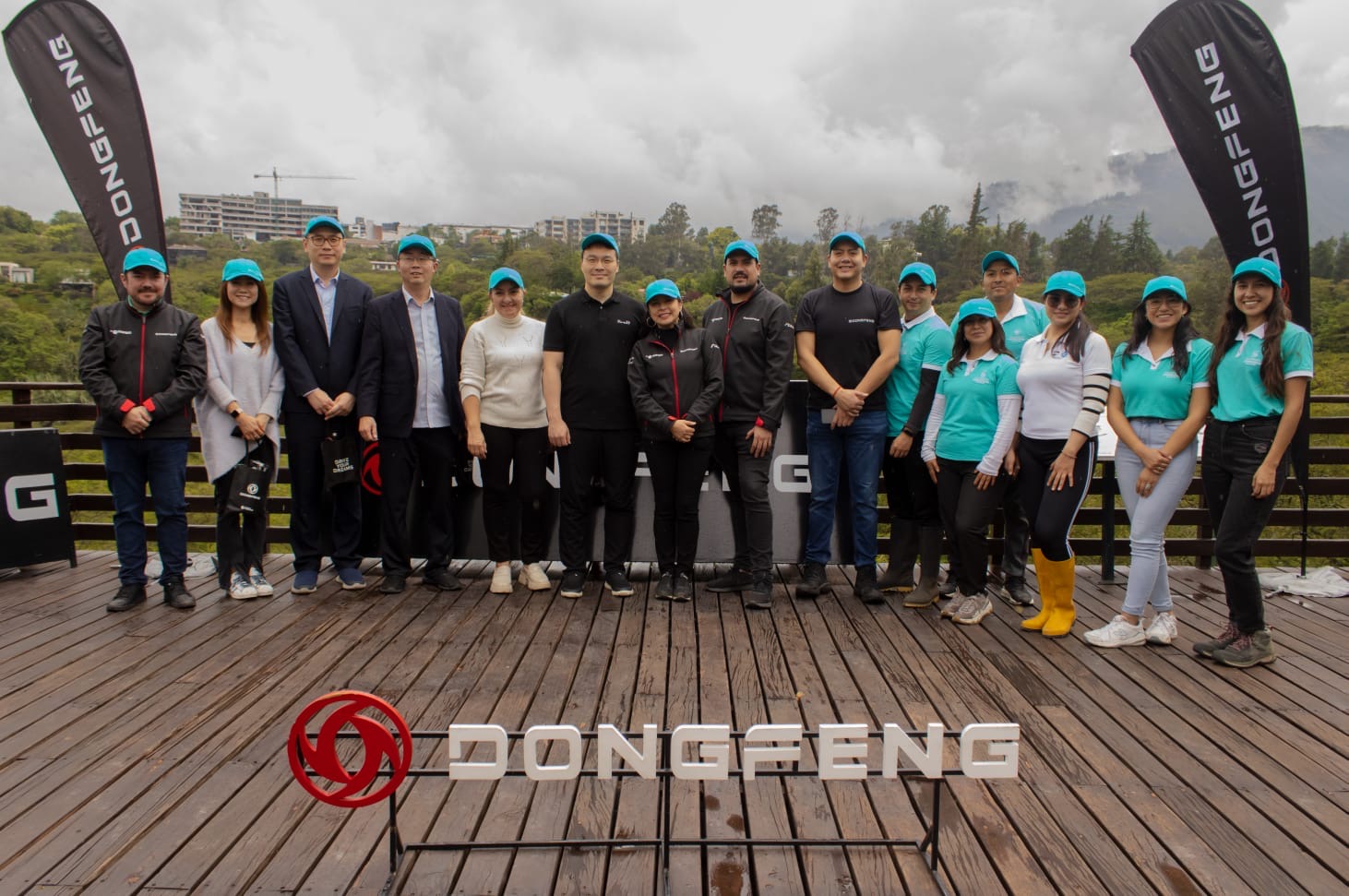 Dongfeng by Maresa reafirma su compromiso con la sostenibilidad a través de una jornada de limpieza junto a Galápagos Guardians