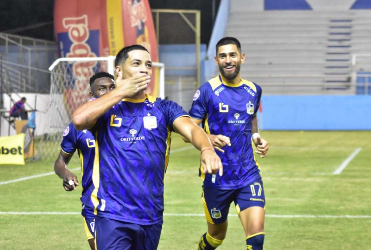 Delfín vence 2-0 a Deportivo Cuenca y corta su sequía