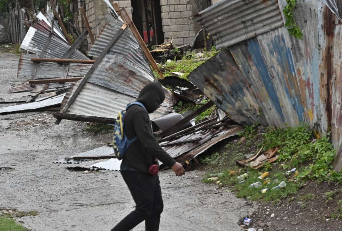 El potente huracán Melissa toca tierra en Jamaica con categoría 5