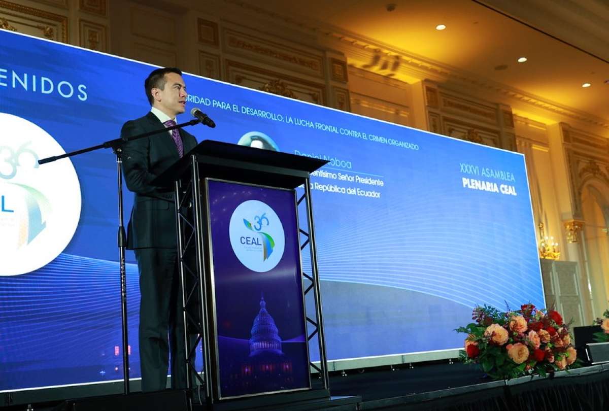 Ecuador reduce riesgo país, inflación y pobreza mientras refuerza seguridad con apoyo extranjero