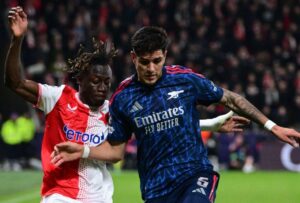 Arsenal le canta a Piero Hincapié: debut soñado en Champions y un cántico que ya suena entre los aficionados