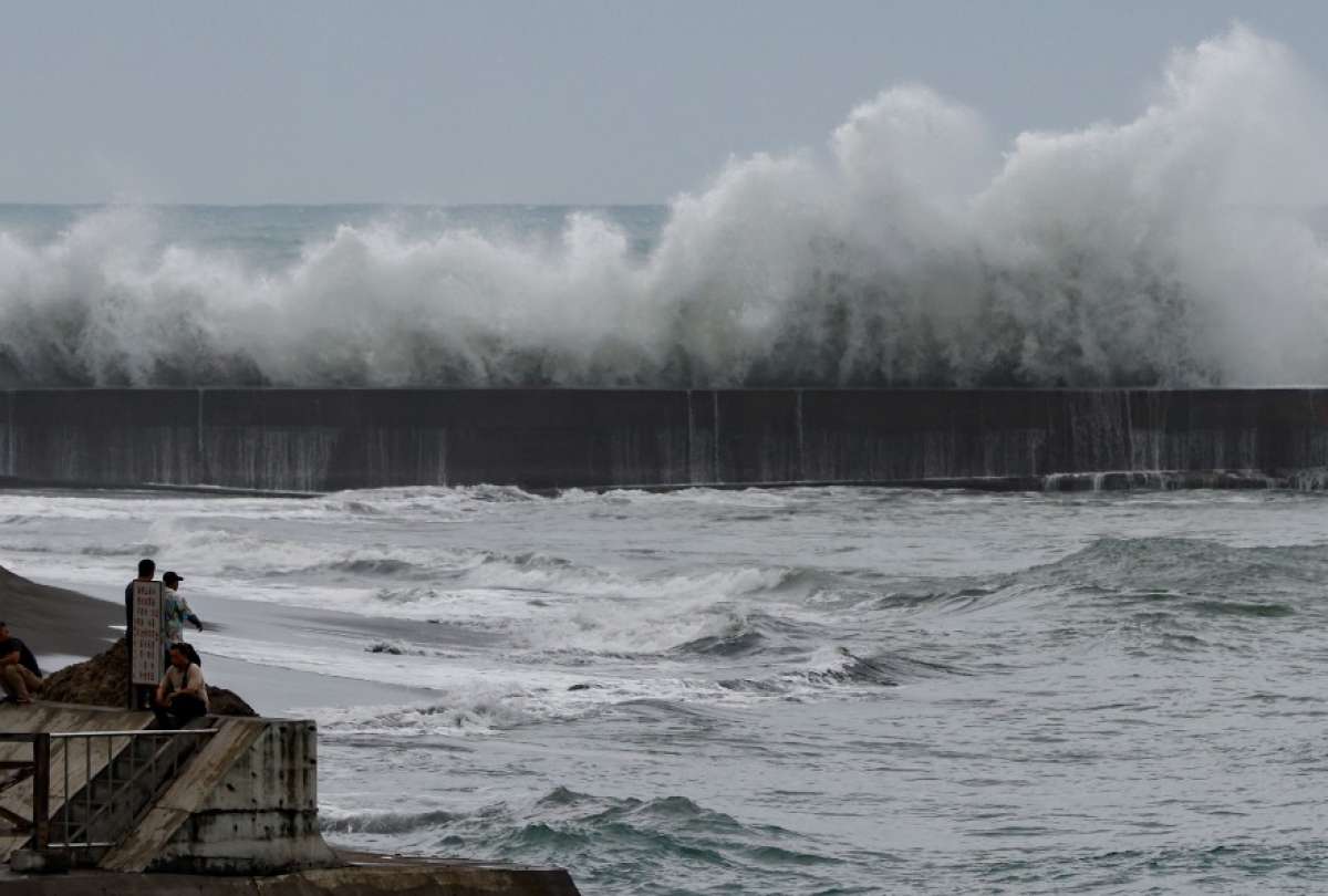 Taiwán eleva su alerta y evacúa a más de 3.000 personas ante la llegada de tifón Fung-wong