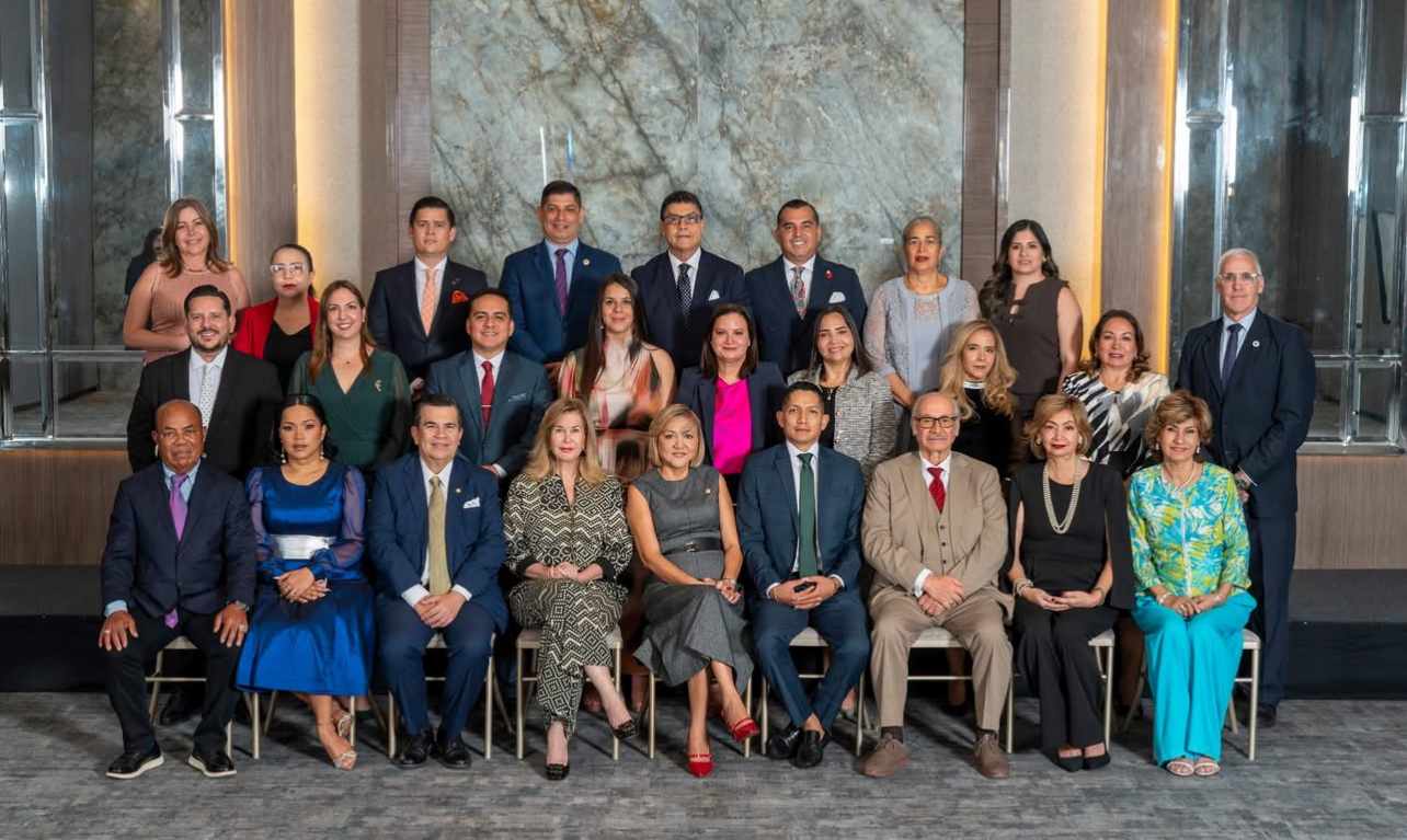 GALARDONADOS CON NUESTRA PORTADA DE ORO Y LA GRAN CRUZ DE LA EDUCACIÓN NACIONAL