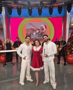 Mia McEwen Deslumbra y conquista en su primera visita promocional con “Querido Santa” por Estados Unidos