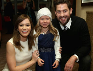 John Krasinski contó que sus hijas están convencidas de que él trabaja en una oficina