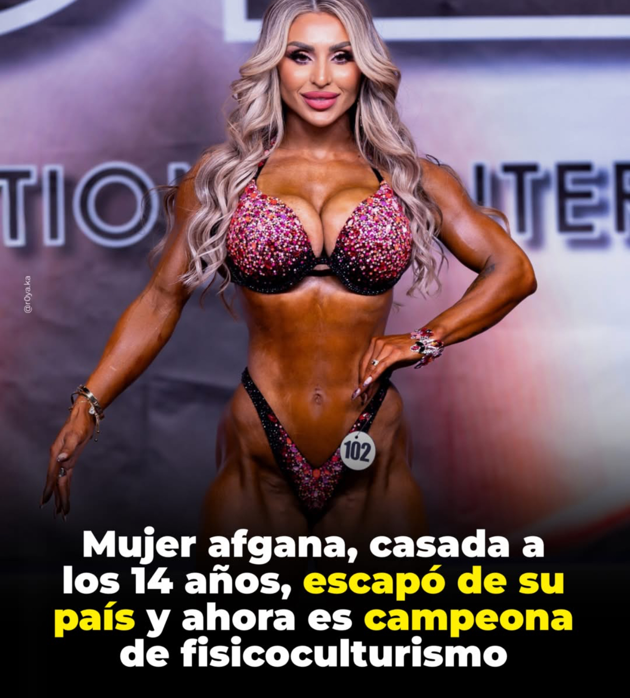 Una atleta de fisicoculturismo que compite internacionalmente.