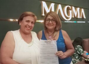 Recibiendo el Reconocimiento José Joaquín de Olmedo.