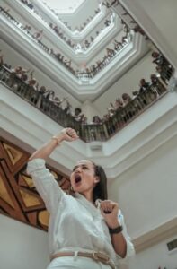 Homenaje que le hicieron los trabajadores de la Prefectura del Guayas a Marcela Aguiñaga