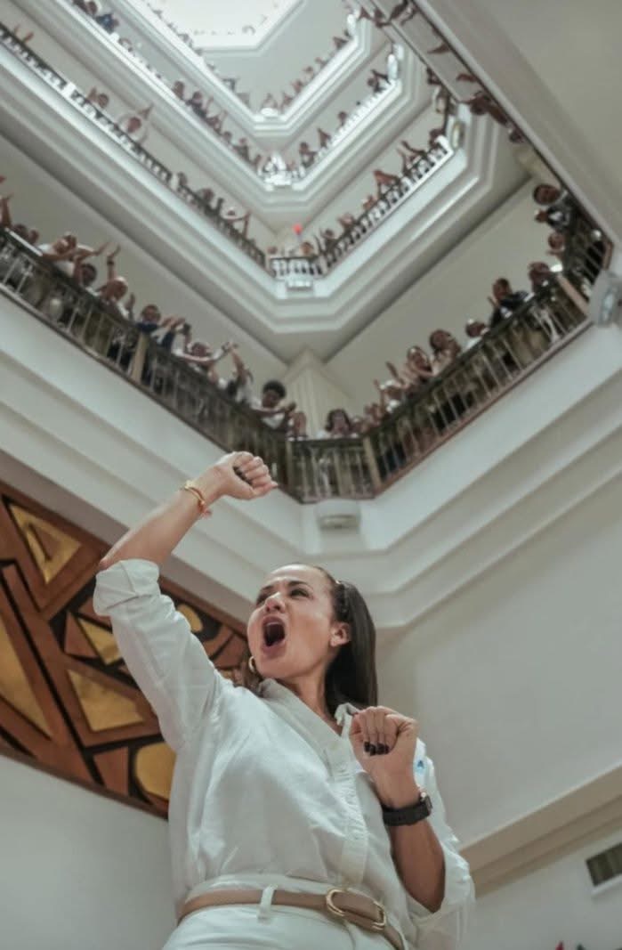 Homenaje que le hicieron los trabajadores de la Prefectura del Guayas a Marcela Aguiñaga