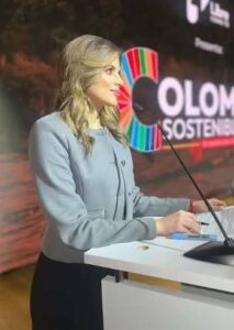 ¿Qué pasó Rafael Correa? LINA SANDOVAL, PERIODISTA COLOMBIANA, PUSO EN SU LUGAR AL MASHICÓN EXPRESIDENTE ECUATORIANO.