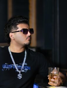 JUSTIN GONZÁLEZ: LA NUEVA VOZ JOVEN QUE CONECTA RAÍCES, RITMO Y EMOCIÓN DESDE CANADÁ HACIA EL MUNDO