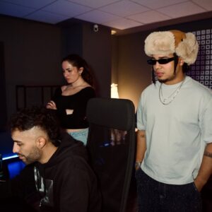 Caluu C. genera máxima expectación tras dejarse ver junto al fenómeno internacional J Capell