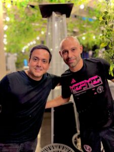 DANIEL MOLINA SE REUNIÓ CON JAVIER MASCHERANO, QUIEN EXPRESÓ SU FELICIDAD POR REGRESAR A ECUADOR Y ENFRENTAR A BARCELONA.