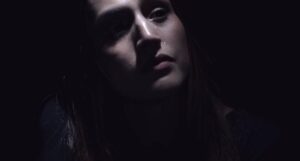 Vale Ramírez lanza su nuevo sencillo “SOLEDAD” en su cumpleaños