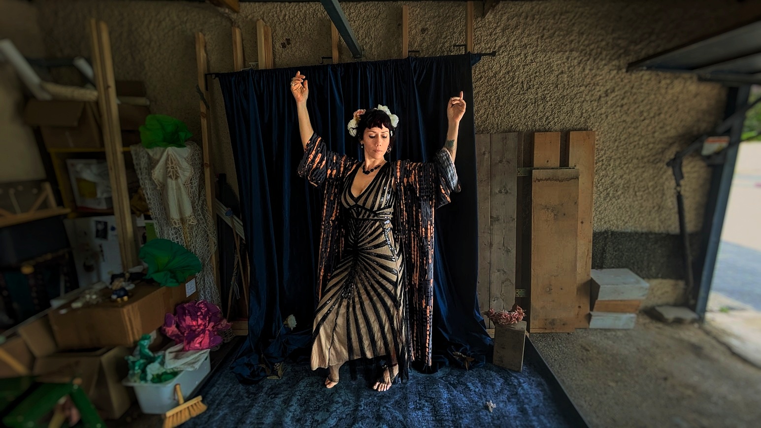 Oracle: una obra de arte total que fusiona gastronomía, sonido, luz y creación intuitiva en un nuevo lenguaje performativo