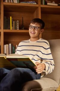 Cuidar la visión hoy es proteger el futuro: La importancia del control de la miopía infantil con la tecnología&nbsp;Stellest