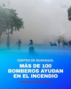 CALLES CERRADAS Y MÁS DE 100 BOMBEROS COLABORAN PARA ERRADICAR EL INCENDIO, EN LAS CALLES CHILE Y SUCRE, CENTRO DE GUAYAQUIL