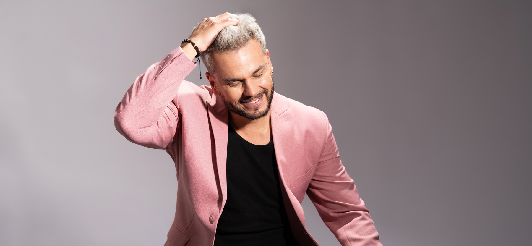 Luccas Rivera proyecta su carrera global con la fuerza emocional de “Reyna”