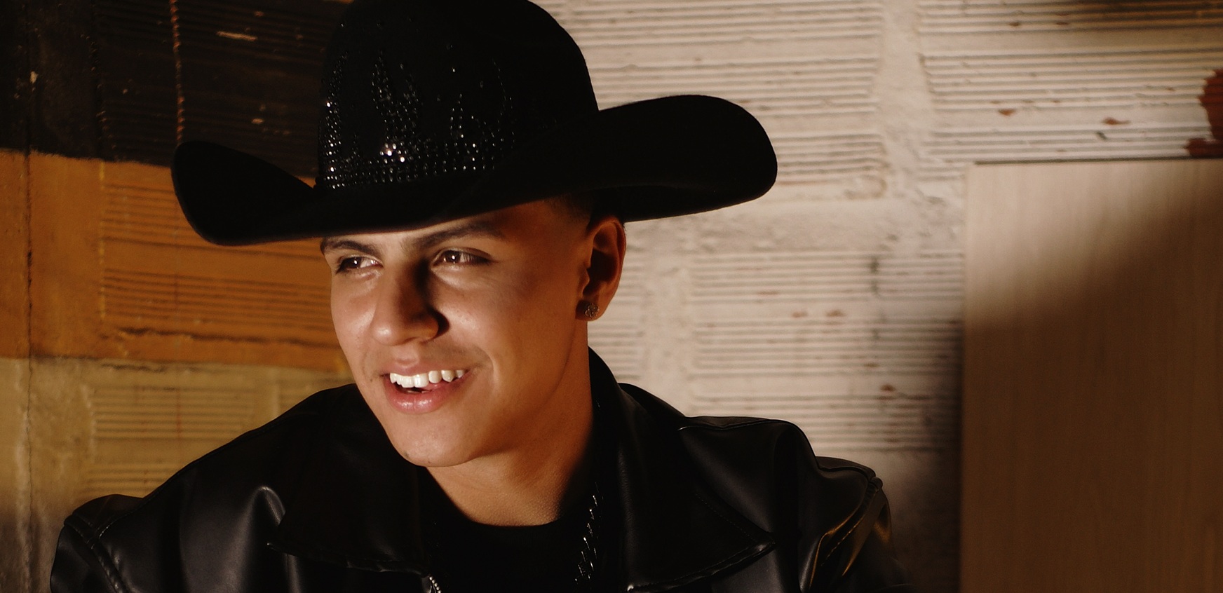 Ángel Guaca rompe esquemas con su primer proyecto Internacional