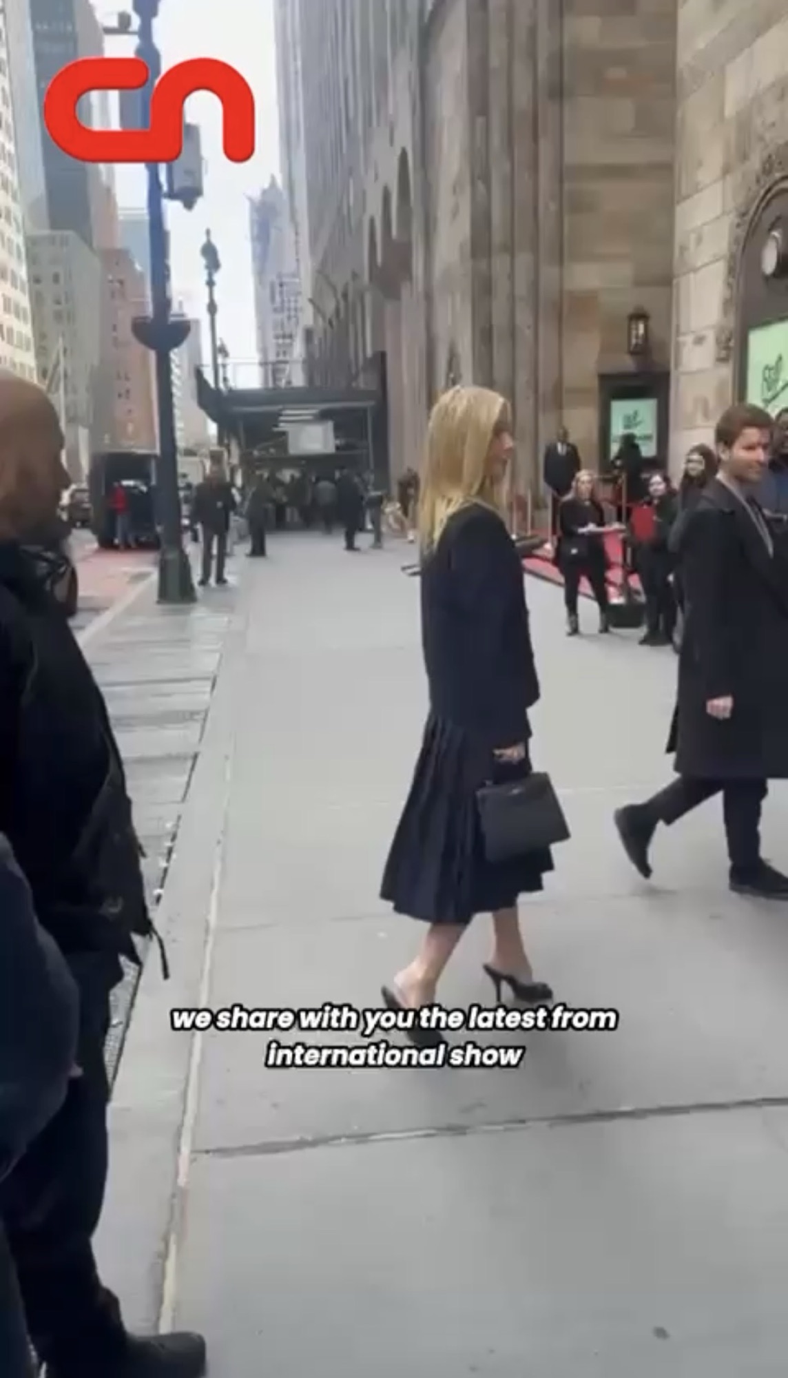 Gwyneth Paltrow, siempre recordada por su icónico papel de Pepper Potts en el universo de Marvel, fue captada recientemente entrando al exclusivo Hotel Cipriani en Manhattan.
