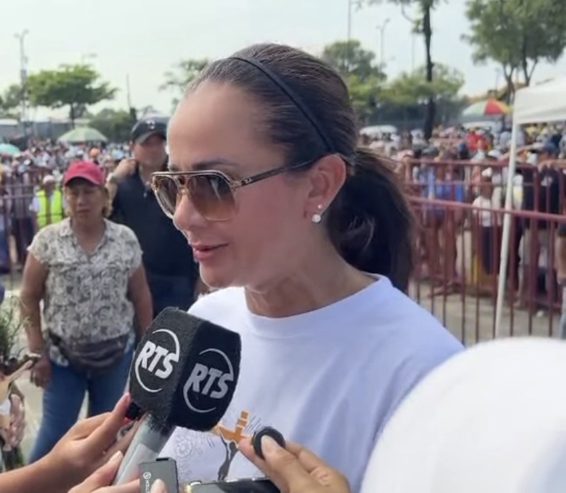 “HOY PEDIMOS POR UN ECUADOR DE PAZ, DE RECONCILIACIÓN Y DE PERDÓN”: EL MENSAJE DE LA PREFECTA MARCELA AGUIÑAGA DURANTE LA PROCESIÓN DEL CRISTO DEL CONSUELO 2026