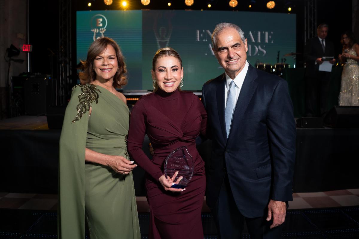 Yasmin Peña  Reafirma su liderazgo en la industria aseguradora de Estados Unidos con grandes reconocimientos y celebra su inclusión como una de las 25 mujeres poderosas de People en Español