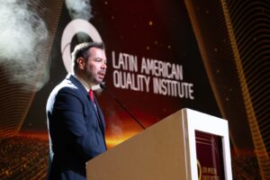 LAQI Impact Summit – Ecuador 2026 reunió a líderes empresariales para debatir confianza, Q-ESG y reconocimiento corporativo