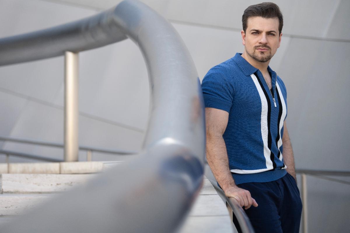 Pablo Azar Brilla como el único actor latino en la comedia sobrenatural “Nurse the Dead”