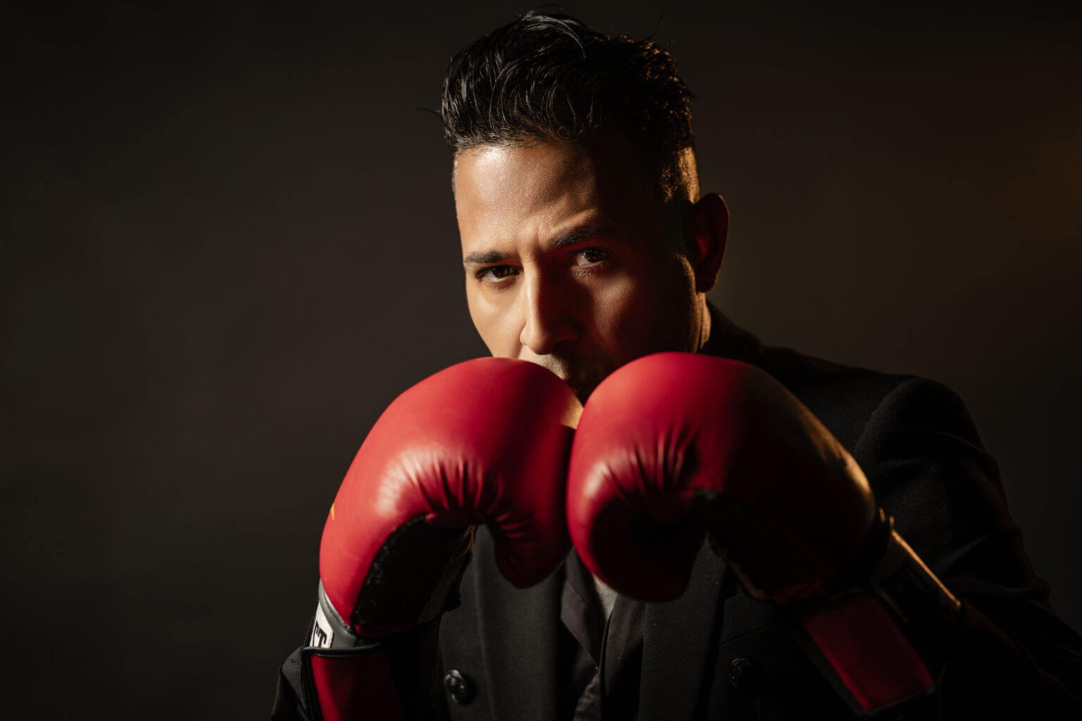 Charlie Cruz presenta “Invicto”, el álbum más importante de su carrera artística
