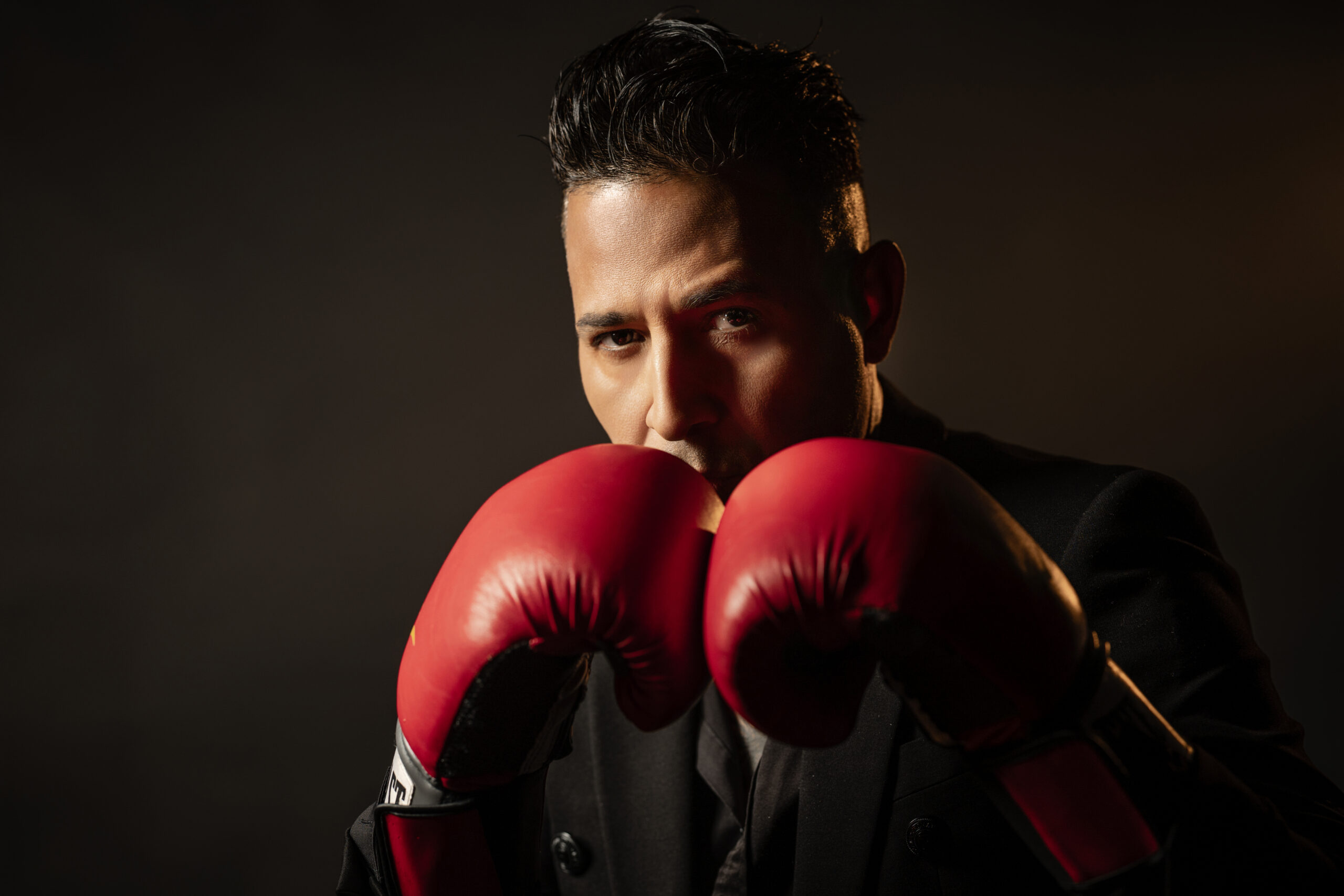 Charlie Cruz presenta “Invicto”, el álbum más importante de su carrera artística