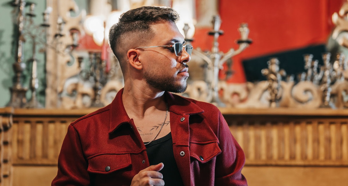Tony Lozano prende las redes sociales con un debate mundial sobre la bachata
