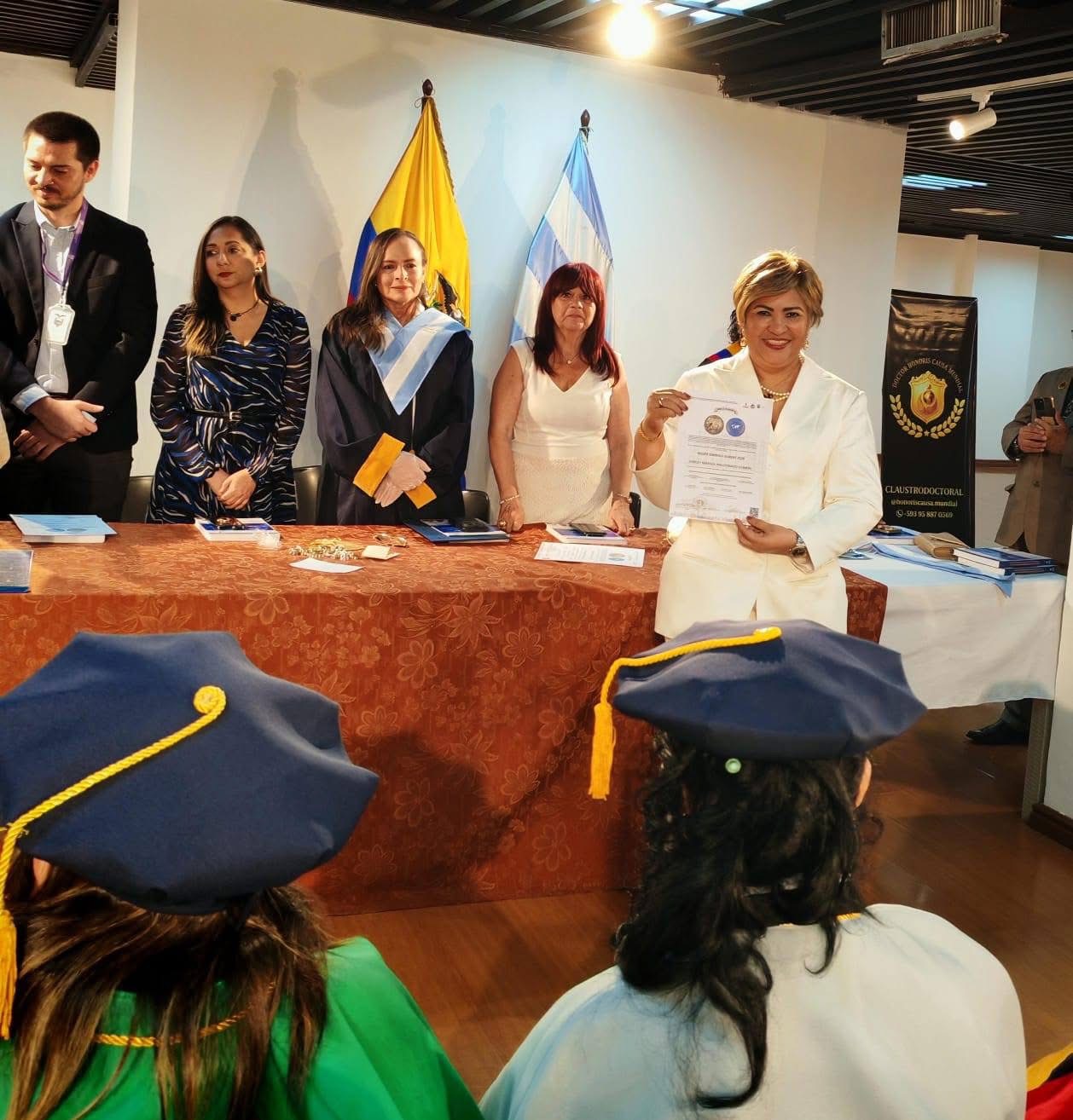 Sesión solemne la Agrupación Mujer Simbolo Guayas realizó la entrega de reconocimientos a mujeres destacadas