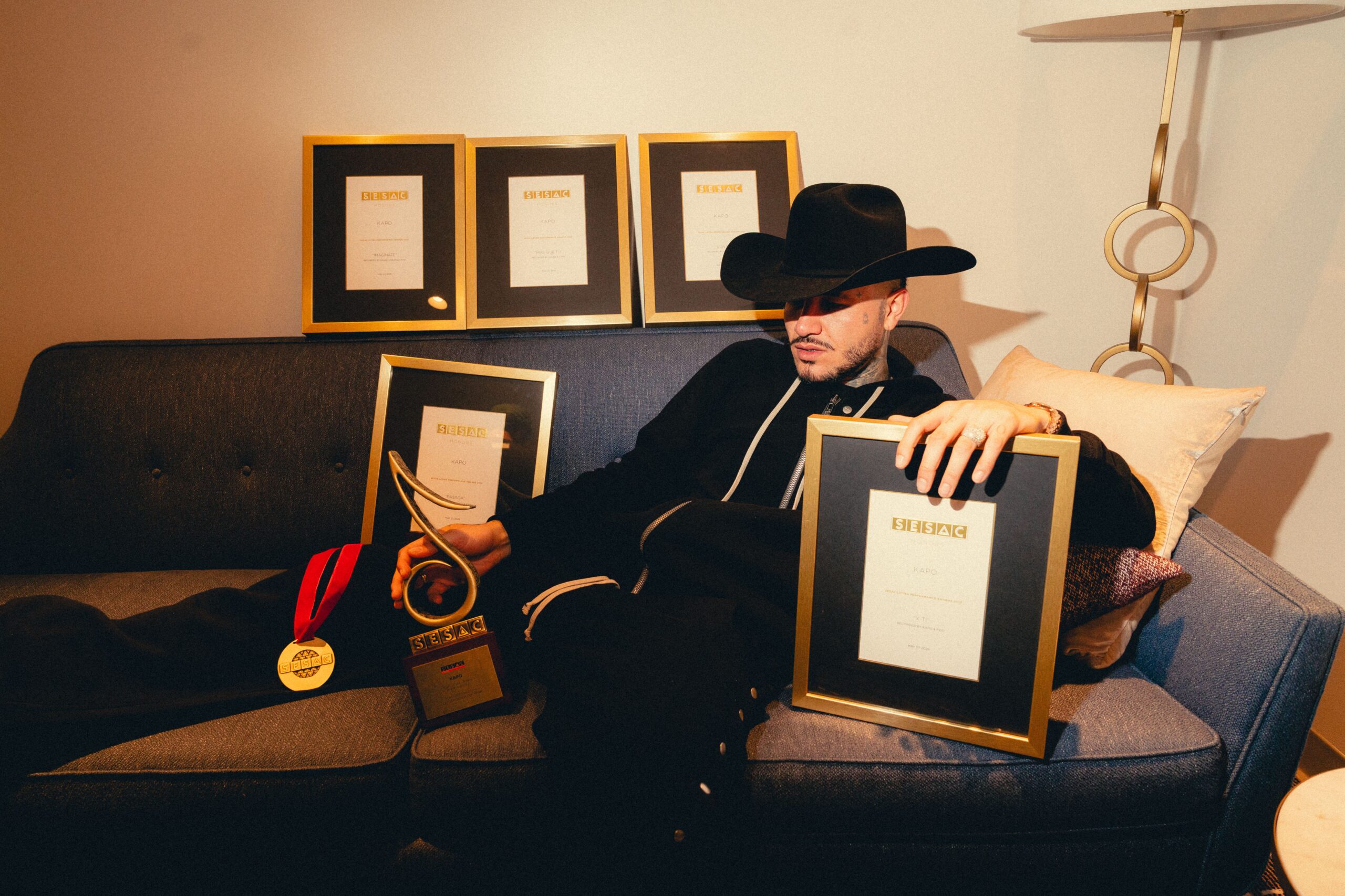 KAPO RECIBE RECONOCIMIENTO COMO “POP/LATIN RHYTHM SONGWRITER OF THE YEAR” EN LOS SESAC AWARDS