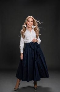Entre Belleza y el Éxito: Lucy Amado inspira desde el Universo de Carolina Herrera
