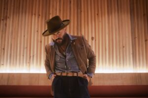 LEKASTRO REIMAGINA EL CLÁSICO “EL PERDEDOR” EN EL NUEVO ÁLBUM TRIBUTO AVENTURA EN TUMBAO