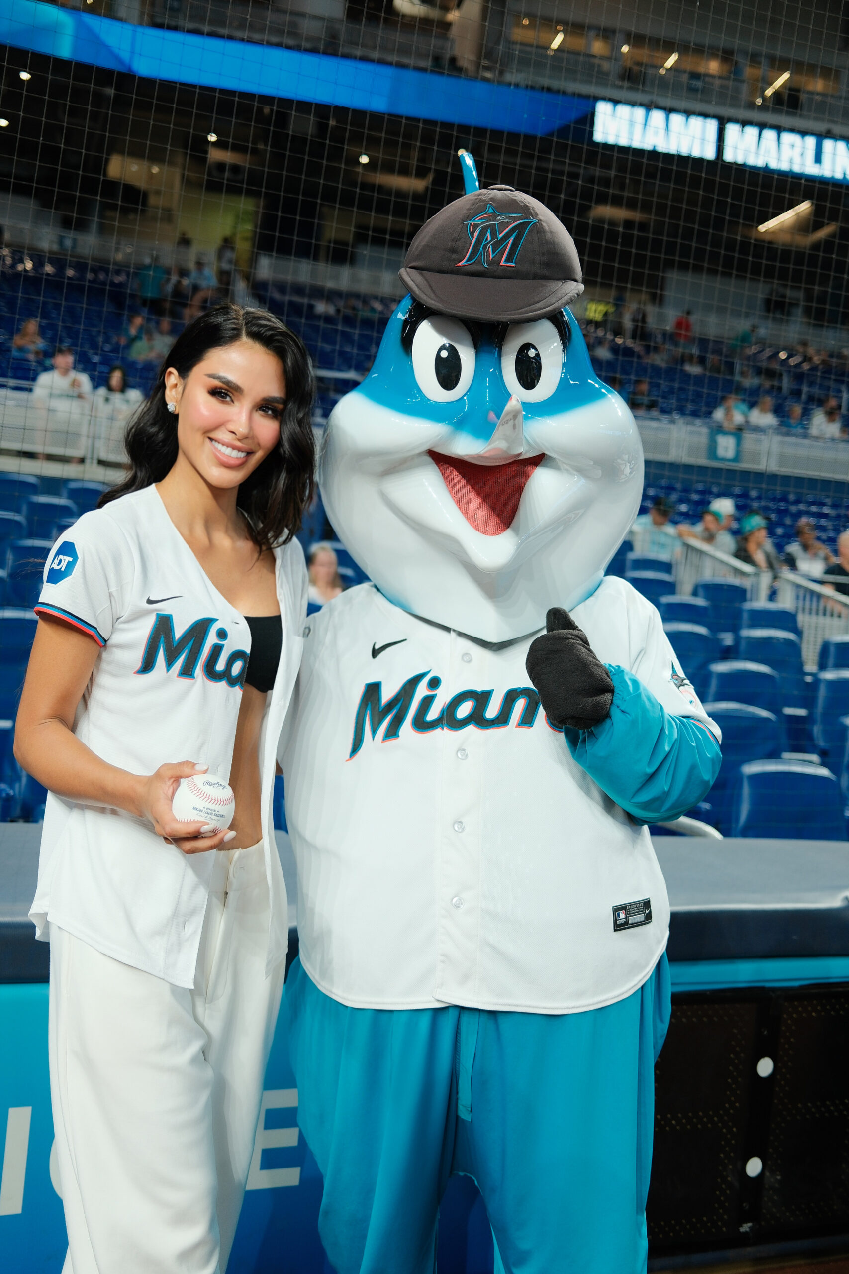 Los Miami Marlins invitan a Michell Roxana a realizar el First Pitch