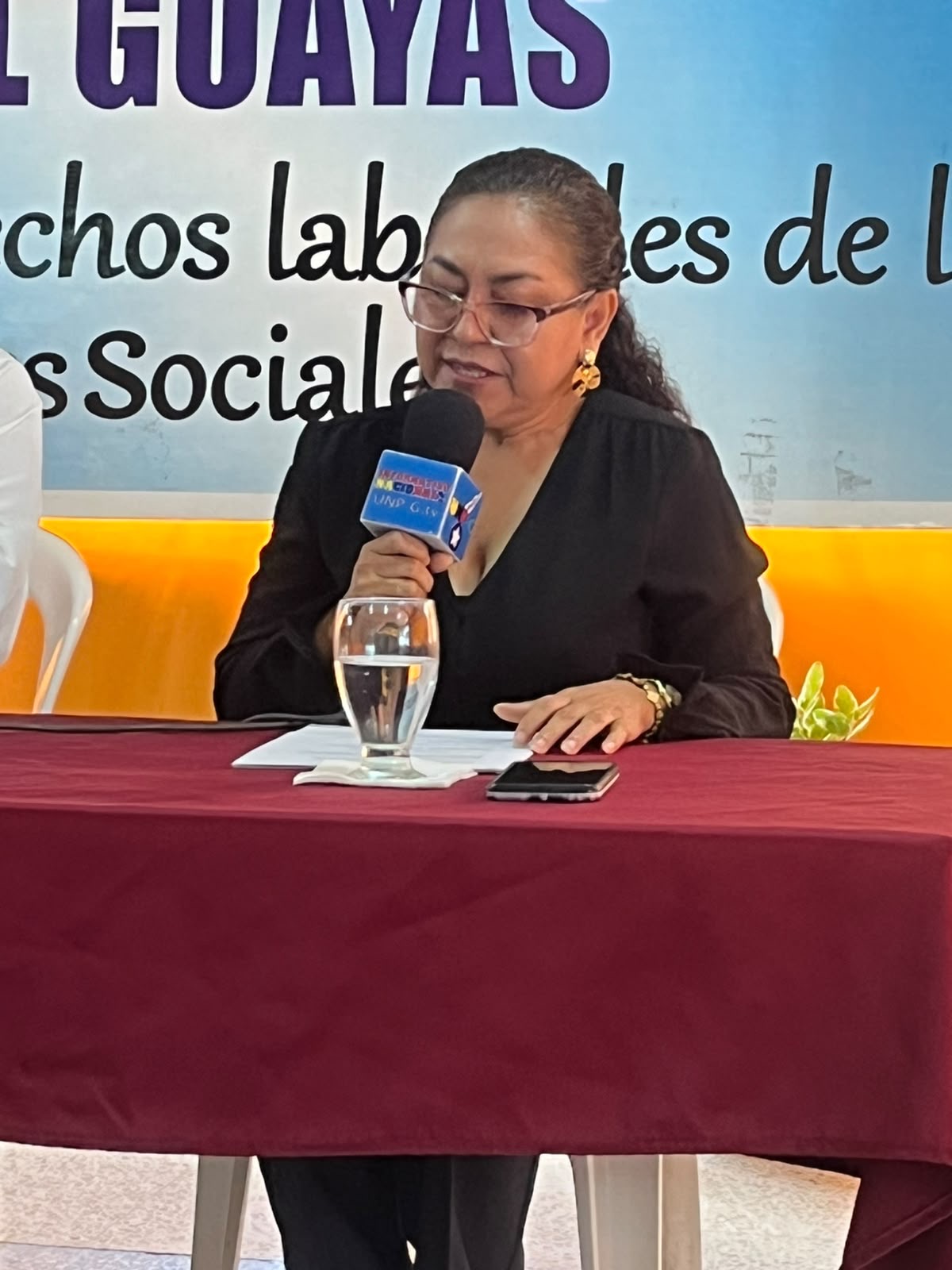 Puede un libro defender a una nación