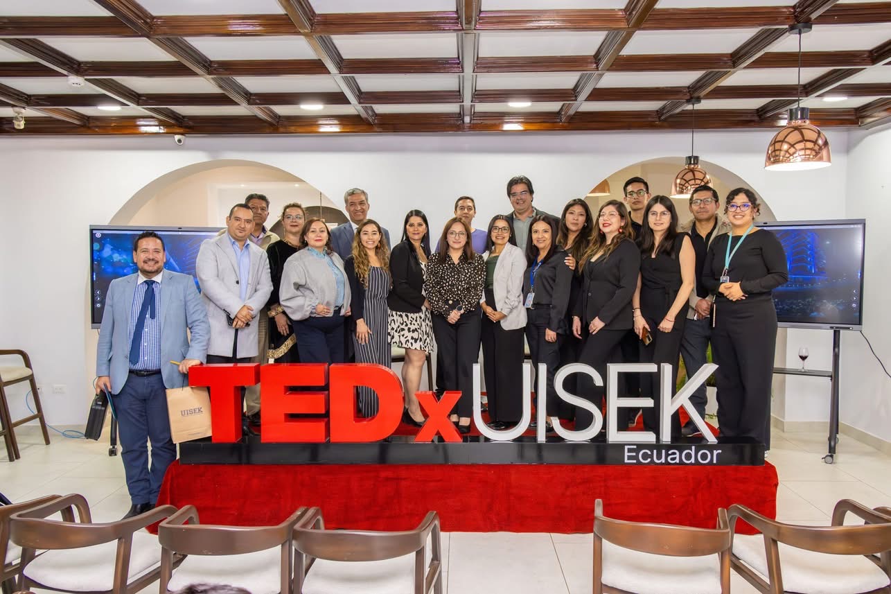 LA UISEK PUSO EN DEBATE SOBRE LOS DESAFÍOS DE LA INTELIGENCIA ARTIFICIAL EN LA GESTIÓN DE QUITO