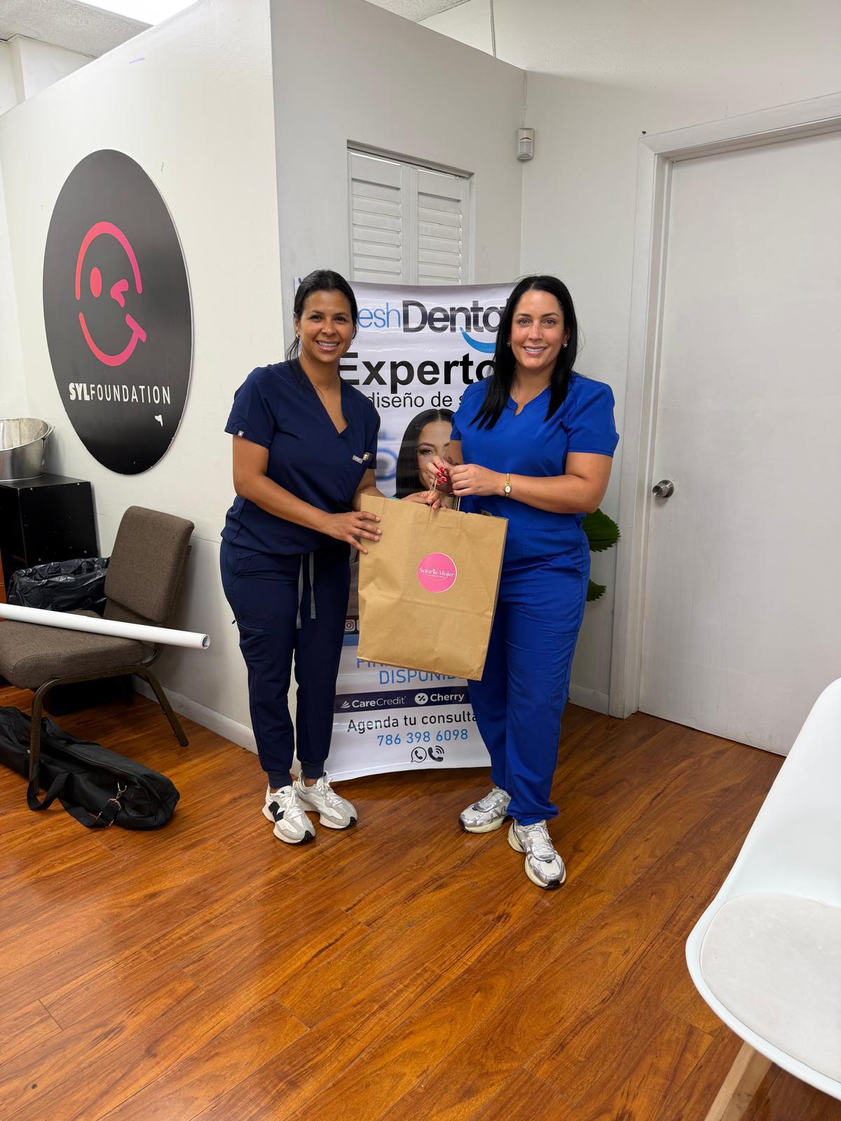 Más que una sonrisa: una alianza lleva atención dental gratuita a la comunidad de El Doral