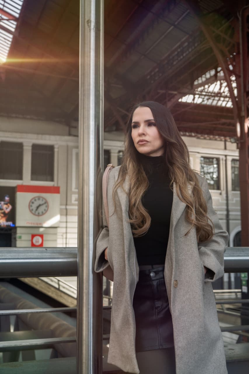 Luz Kelly Pinto protagoniza el nuevo videoclip de Chino y Nacho junto a 3AM: “MOSCA”